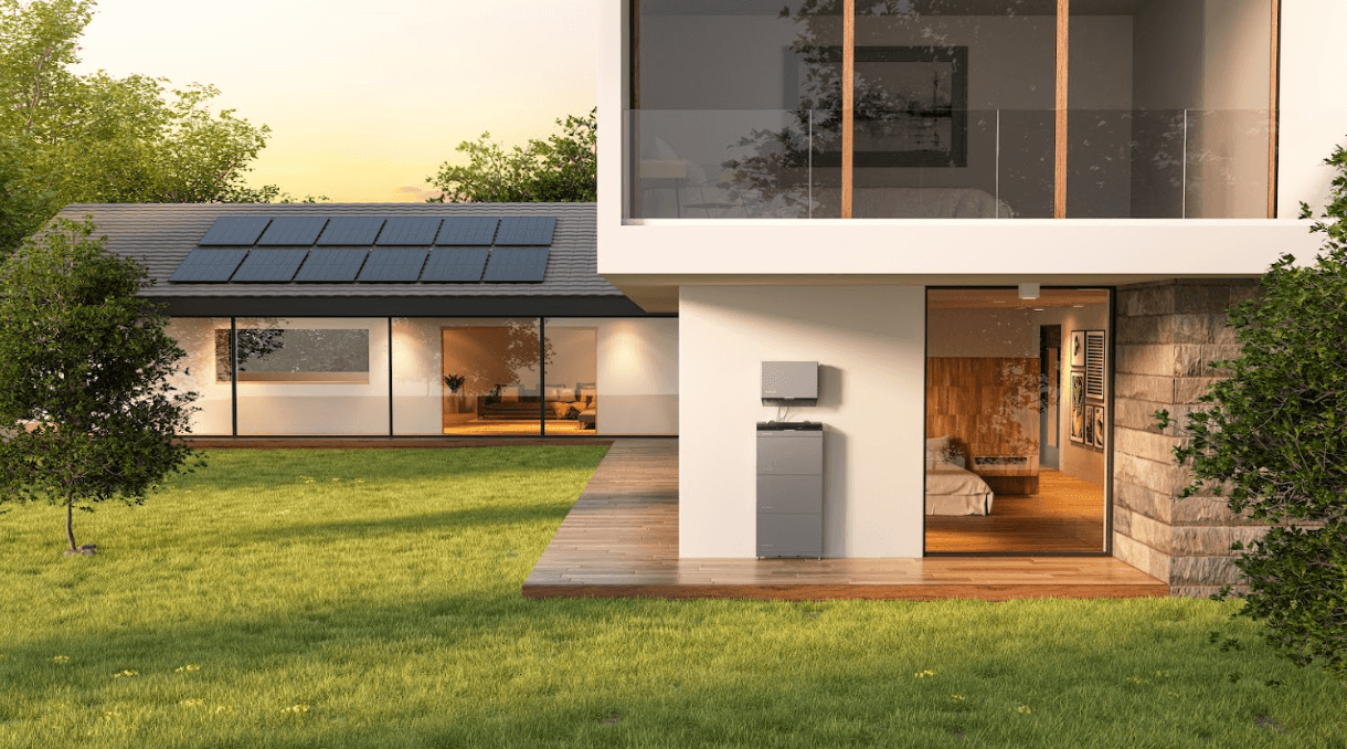 An image of a house with solar panels and an EcoFlow Power Ocean (Three-Phase)