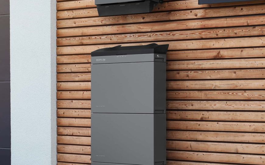 Image of an EcoFlow PowerOcean outside a house with a wooden wall