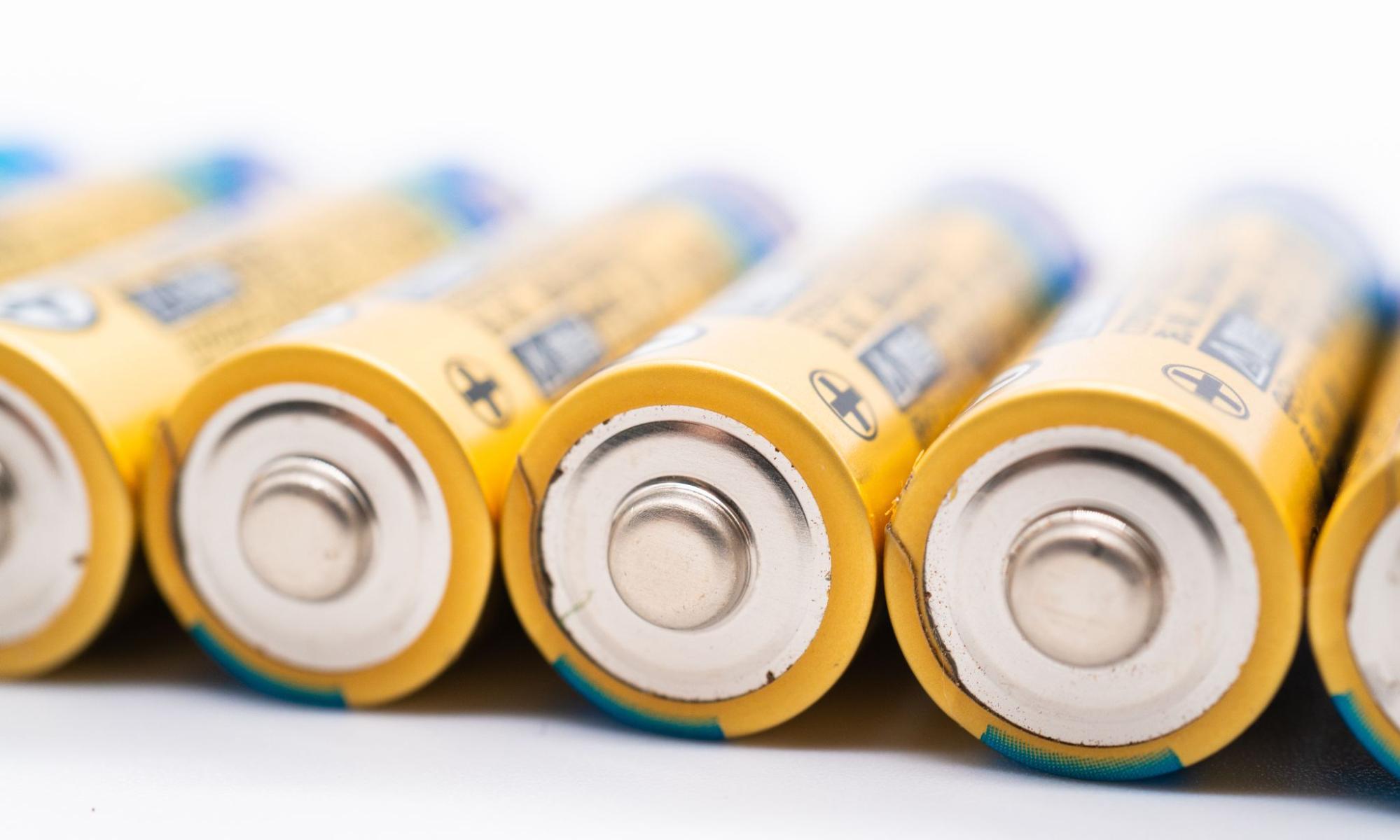 乾電池　液漏れ　原因