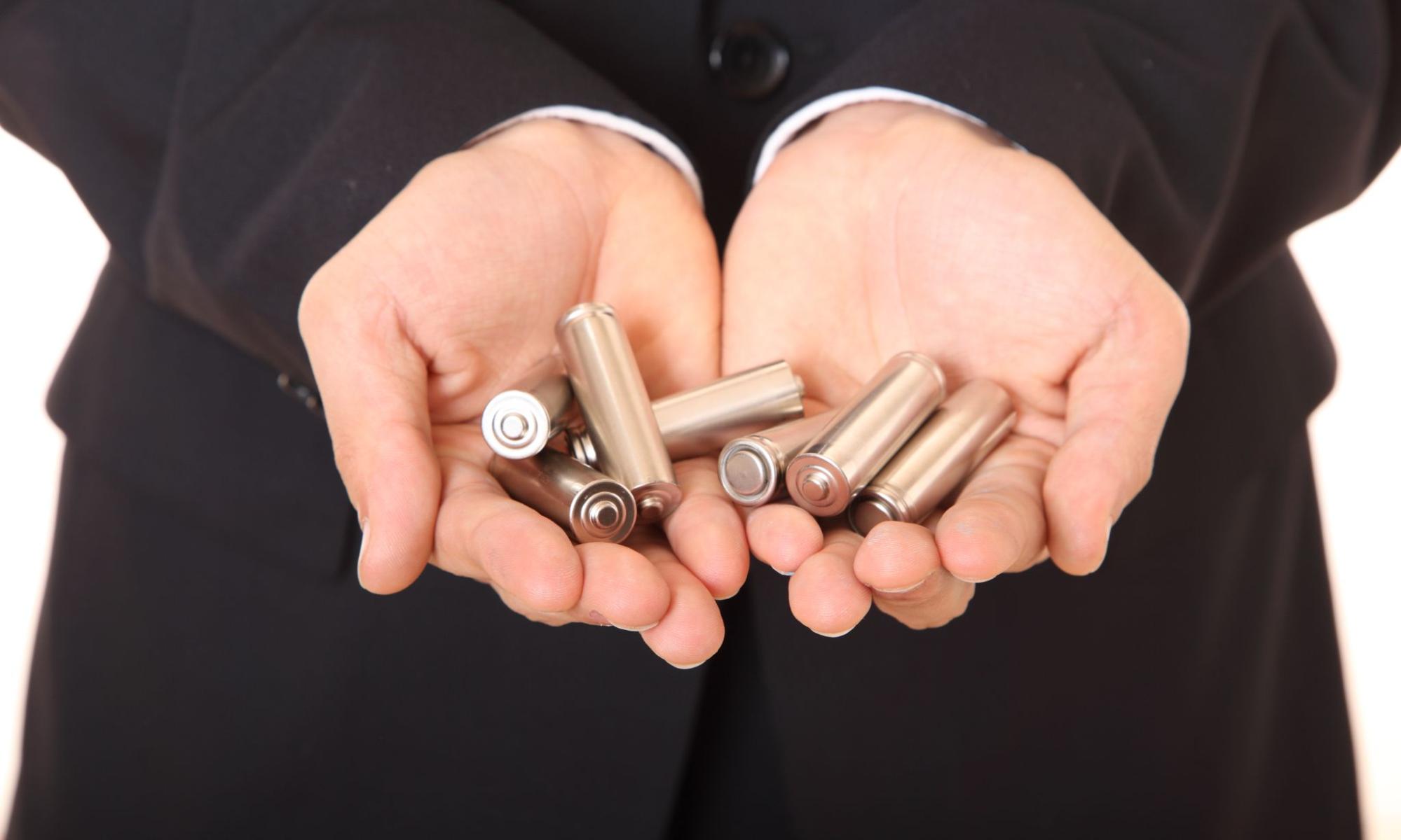 乾電池　液漏れ　防ぐ　方法