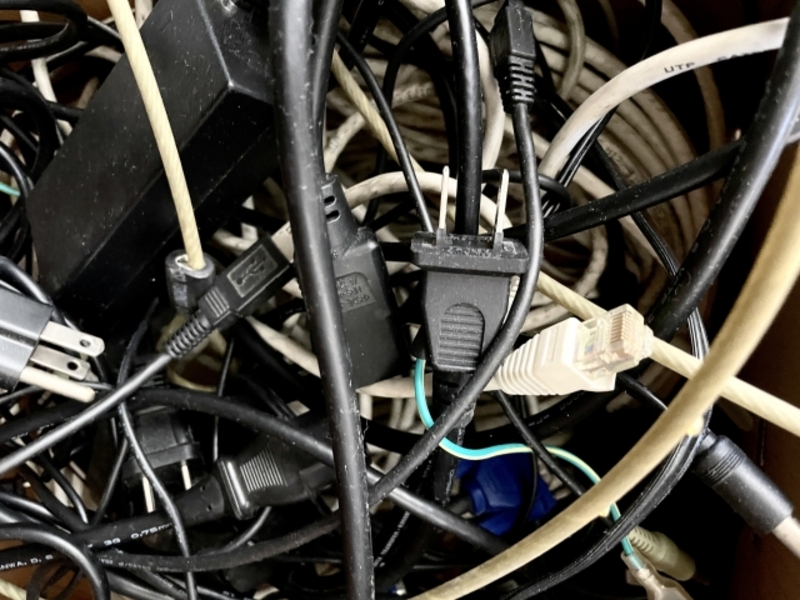 漏れ電流が発生する原因