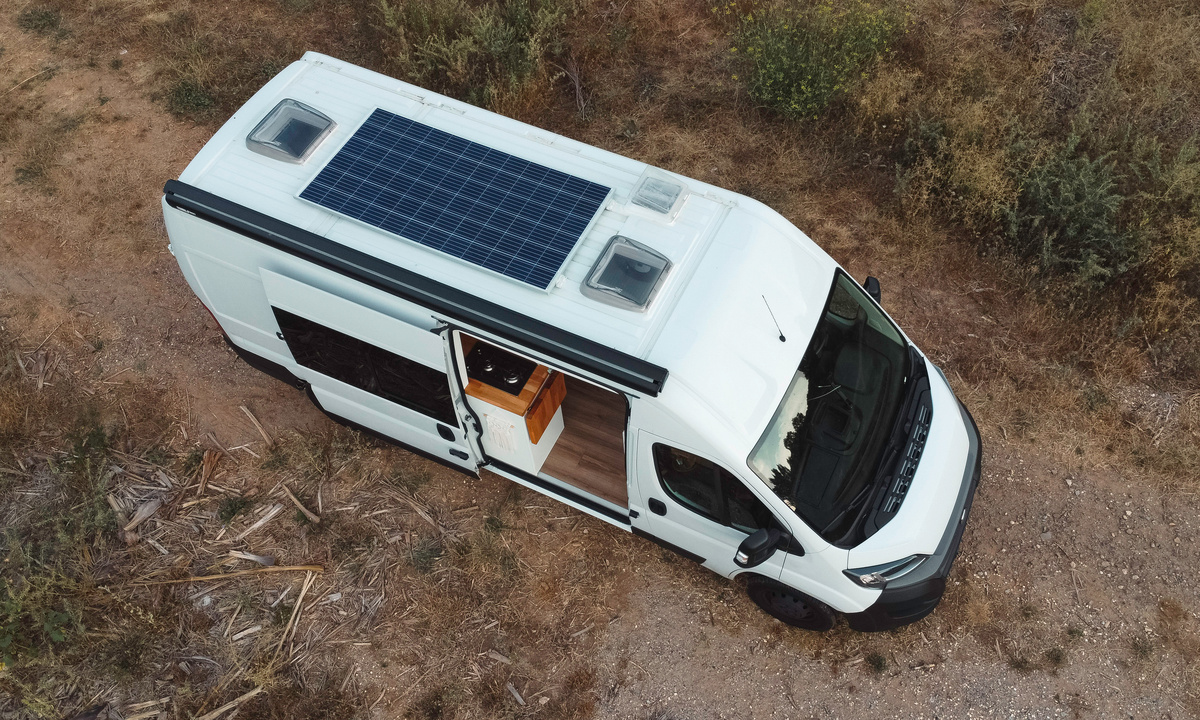 キャンピングカー　外部電源　種類