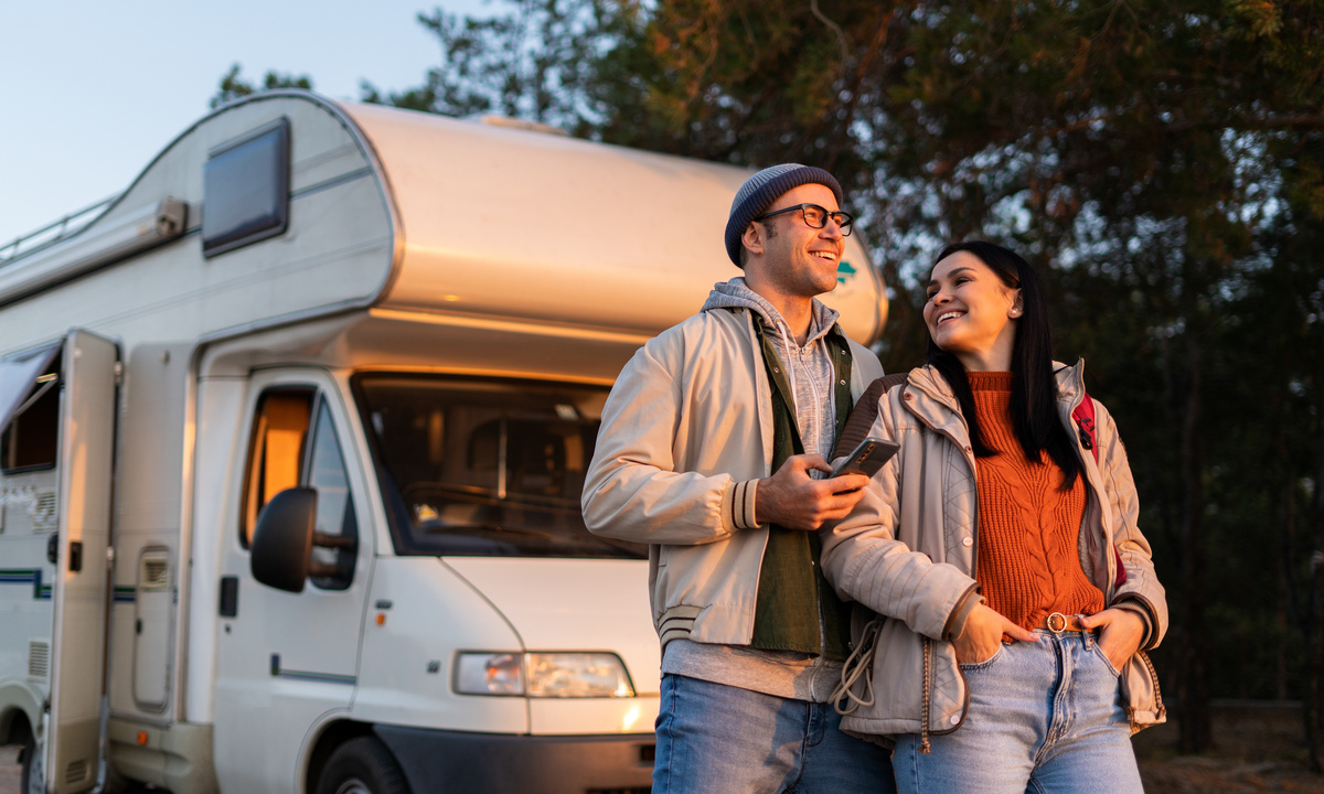 キャンピングカー　外部電源　選び方