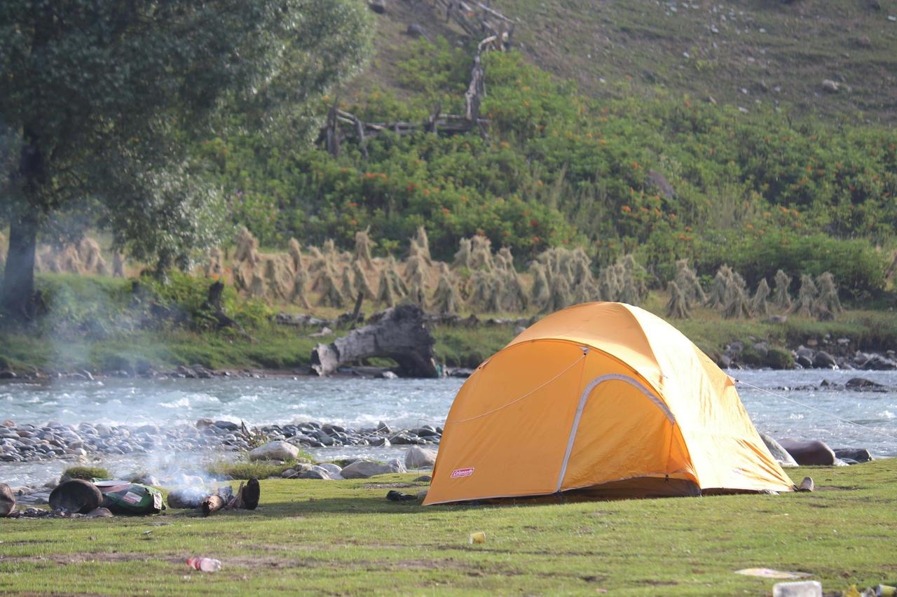 camping bord de riviere nature