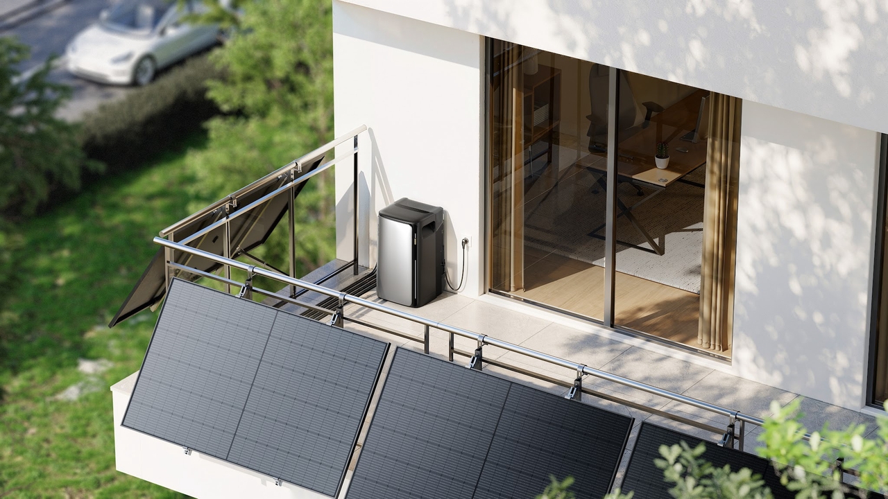 Tagsüber erzeugte Solarenergie wird im Heimspeicher gespeichert