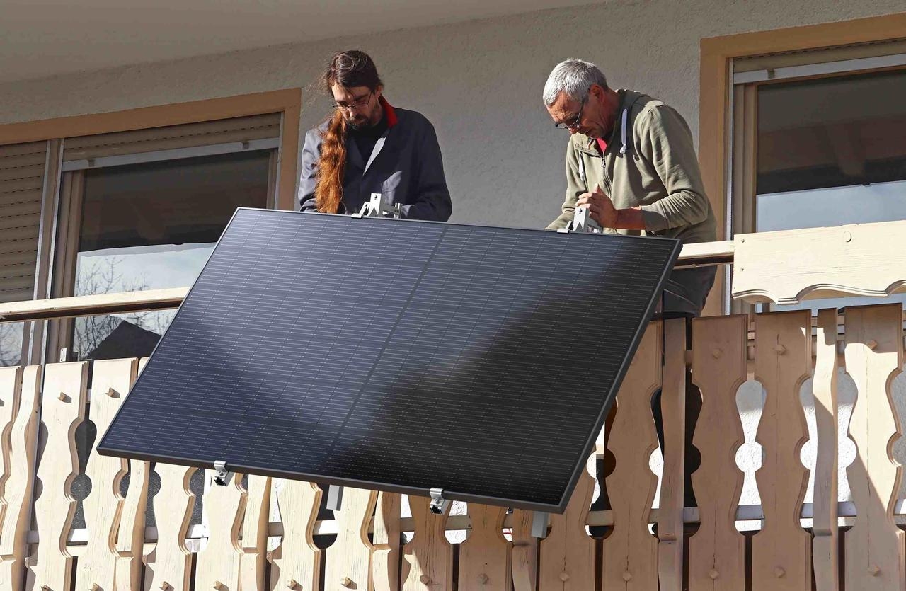 Installation einer Mini Solaranlage auf Balkon